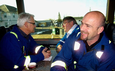 Peace River North MLA Pat Pimm (centre)