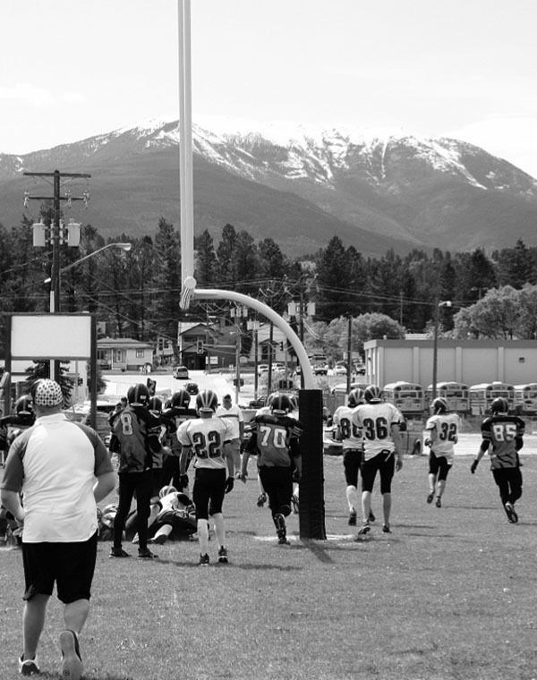 2009 — The Columbia Valley Bighorns  competed in a tournament in Canmore. The Bighorns  defeated the Canmore  Wolverines  20-10 before losing two close games.