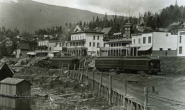 Arrowhead circa 1910. The town vanished beneath the waters of Upper Arrow Lake Reservoir by 1968 after the Hugh Keenlyside Dam was built.