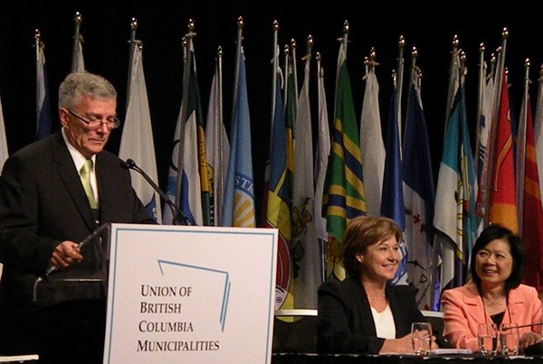 UBCM president Heath Slee introduces Premier Christy Clark and Community Minister Ida Chong at the annual municipal convention in Vancouver