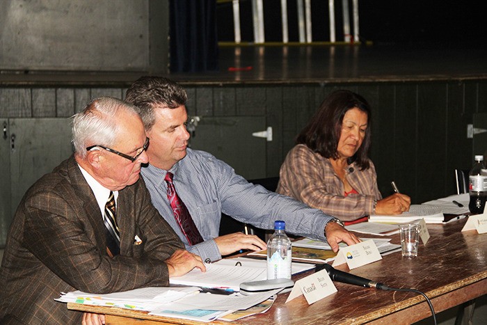 photo by Nicole Trigg/The Echo (l-r) Federal chief negotiator Bryan Smith