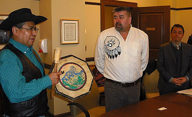 Xeni Gwet’in Chief Roger William (left) drums to open a meeting in Ottawa while Tsilhqo’tin Tribal Chair Joe Alphonse and National Chief Shawn Atleo look on