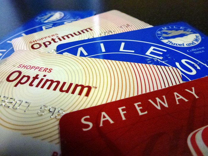 A ban on getting loyalty reward points on prescription drug purchases has been struck down in court after a challenge by Canada Safeway and Thrifty Foods.