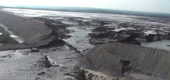 Helicopter view of dam cut the day of the breach shows accumulation of tailings that remains
