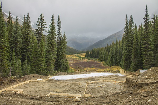 The Environment Assessment Office has delayed a decision on Jumbo Glacier Resort's substantial start due to concerns that the day lodge is located in a dangerous avalanche path.