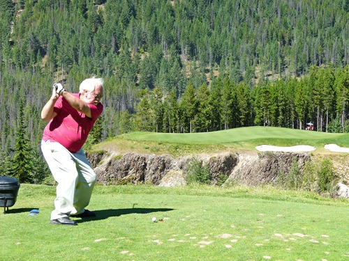 One of many hopeful golfers takes a swing and a shot at the $100