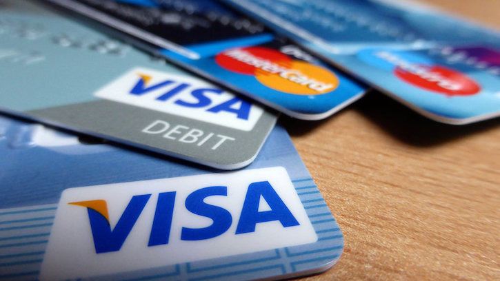 Canadians borrow more but on fewer credit cards: report