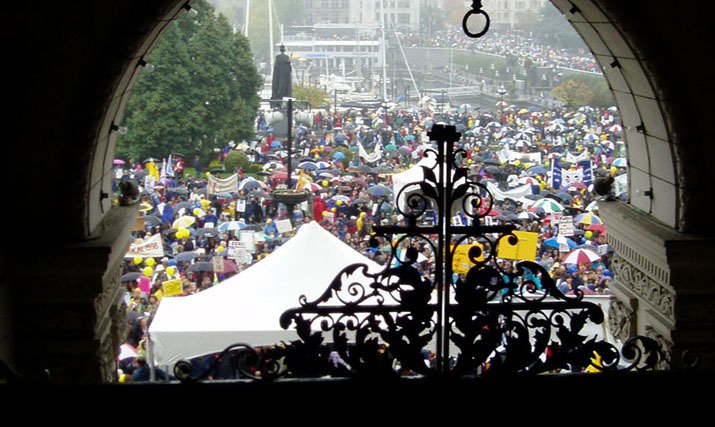 Thousands of teachers and union supporters rally in front of the B.C. legislature before the 2005 election. The union battles the government constantly on class size and other issues