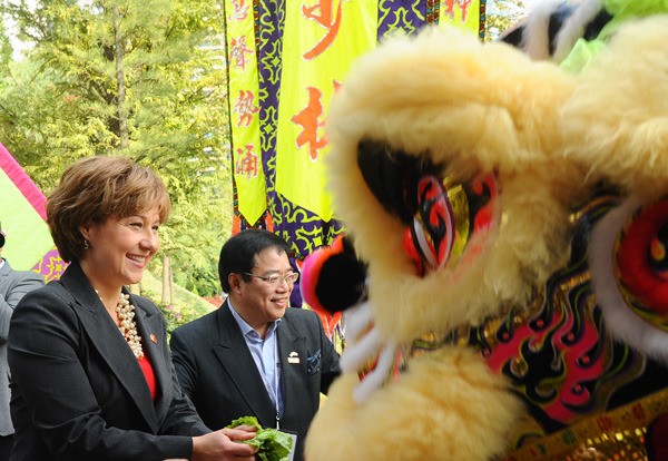 Premier Christy Clark meets performers during her trade mission to China this week.