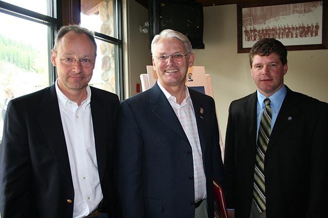 2006 — Premier Gordon Campbell (centre)