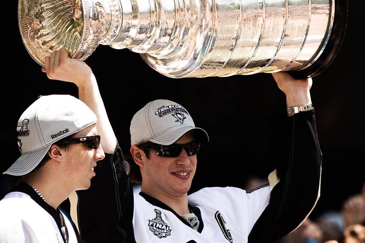 Pittsburgh Penguins Marc-Andre Fleury and Sidney Crosby hoist the Stanley Cup. (Wikimedia Commons)