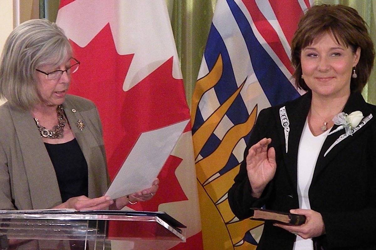 Premier Christy Clark takes cabinet oath from Lt. Gov. Judith Guichon last week, along with 21 ministers. (TOM FLETCHER/BLACK PRESS)