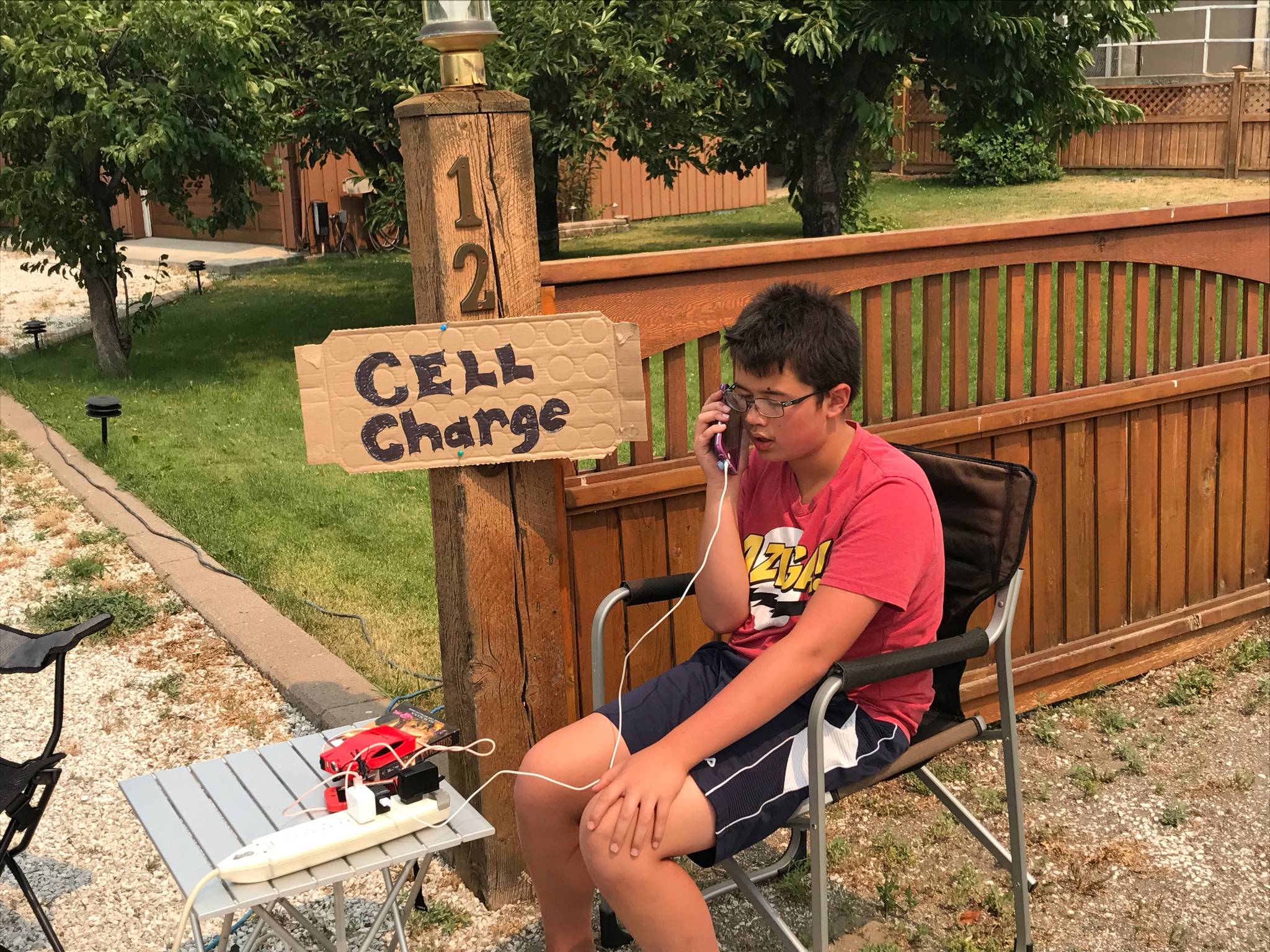 Ashcroft resident Jacob Aie made use of the cell charging station provided by Ken Gilpin on Saturday. In the absence of electricity, Ashcroft-Cache Creek editor Barbara Roden reported that Gilpin used a generator to provide his neighbours with a way to charge their cellphones.