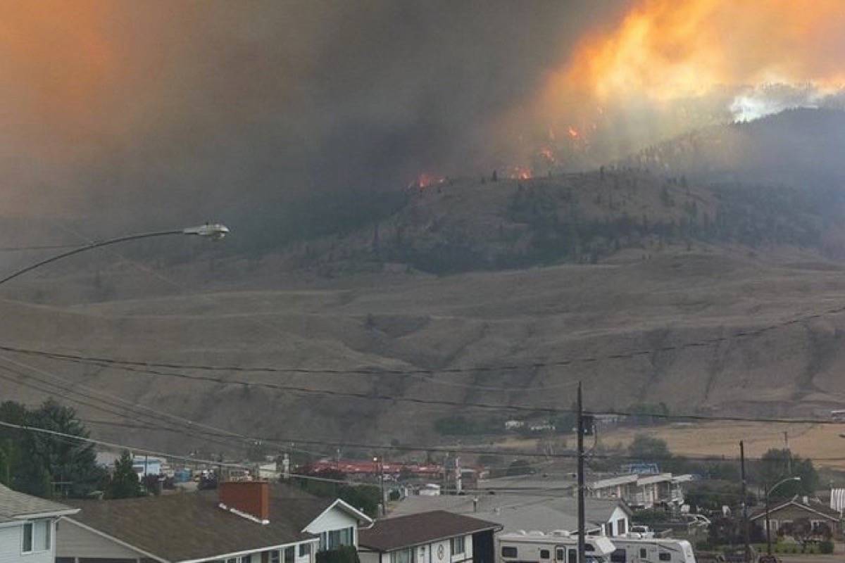 A forest fires to the west of Cache Creek. (Spearacanoe/Twitter)